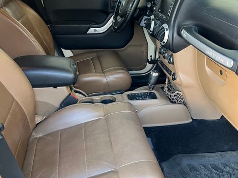 Used 2011 Jeep Wrangler Unlimited Rubicon w/ Dual Top Group image 5