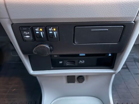 Used 2016 Toyota Sienna XLE Premium image 19