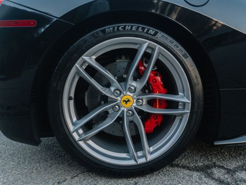 Used 2018 Ferrari 488 Spider image 9