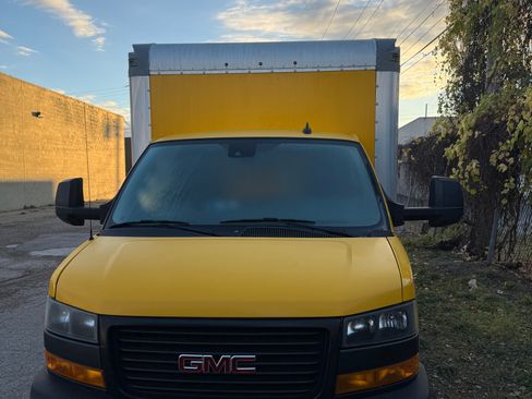 Used 2020 GMC Savana 3500 Extended w/ Driver Convenience Package image 2