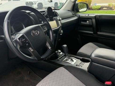 Used 2016 Toyota 4Runner 4WD image 9
