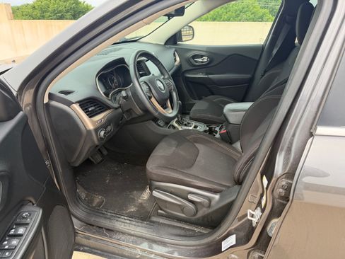 Used 2015 Jeep Cherokee Latitude FWD image 6