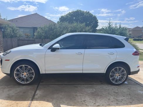 Used 2018 Porsche Cayenne Platinum Edition AWD/4WD image 4