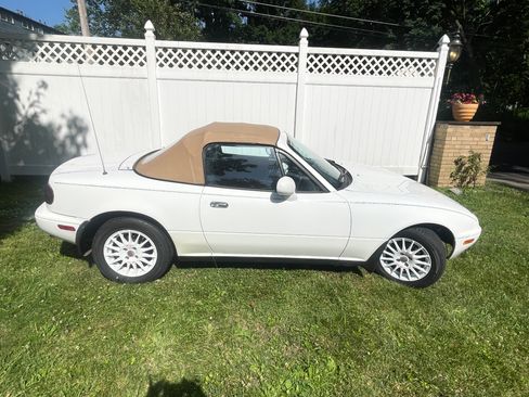 Used 1993 MAZDA MX-5 Miata RWD image 1