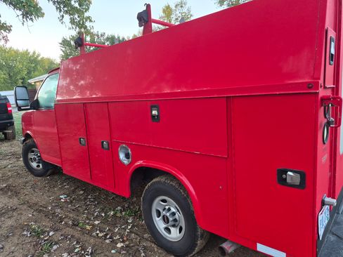 Used 2016 GMC Savana 3500 image 2