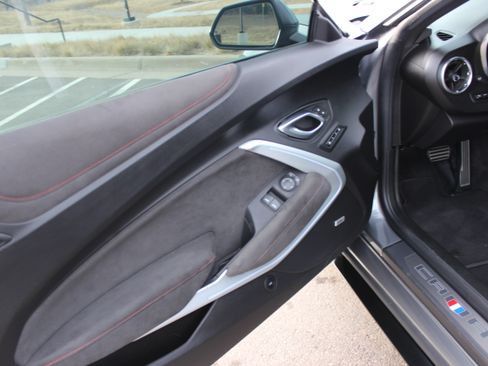 Used 2020 Chevrolet Camaro ZL1 image 13