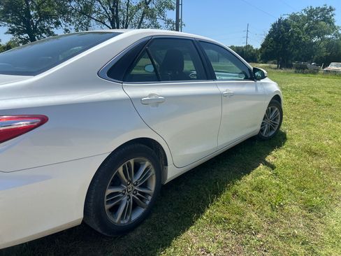 Used 2015 Toyota Camry SE FWD image 5