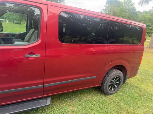 Used 2018 Nissan NV 3500 SL RWD image 12