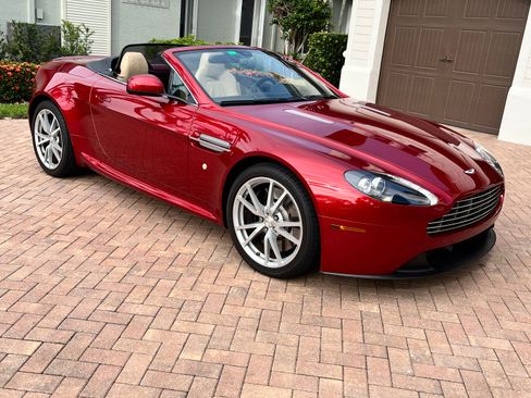 Used 2015 Aston Martin V8 Vantage Roadster RWD image 13