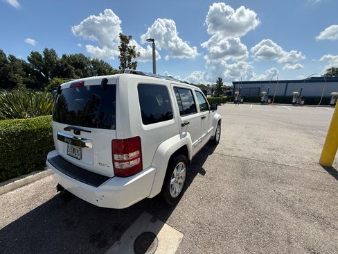 Used 2008 Jeep Liberty Limited w/ Premium Group II RWD image 2