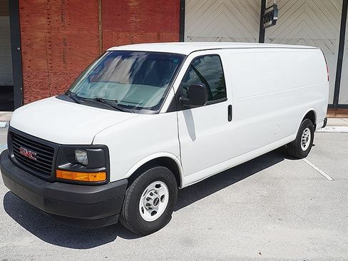 Used 2017 GMC Savana 2500 Extended RWD image 1