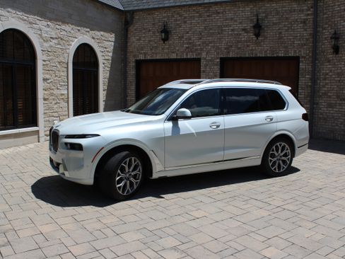 Used 2025 BMW X7 xDrive40i w/ Executive Package AWD/4WD image 5