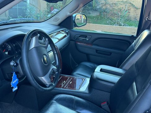 Used 2013 Chevrolet Suburban LTZ image 11