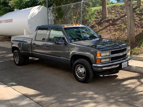 Used 1999 Chevrolet Silverado 3500 4x4 Crew Cab w/ Preferred Equipment Group 2 image 2