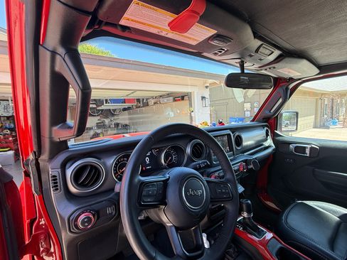 Used 2023 Jeep Gladiator Sport AWD/4WD image 5