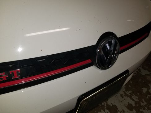 Used 2017 Volkswagen GTI SE image 9