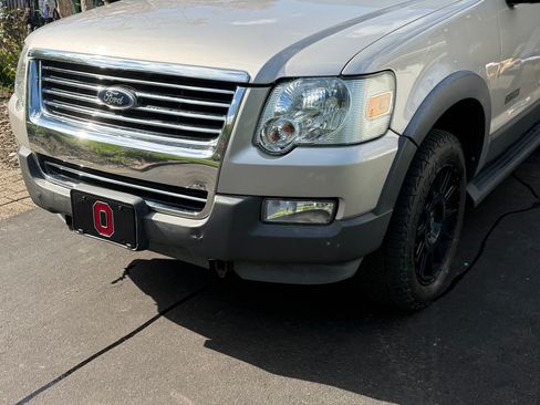 Used 2006 Ford Explorer XLT AWD/4WD image 2