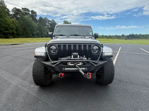 Used 2018 Jeep Wrangler Unlimited Sahara AWD/4WD image 8