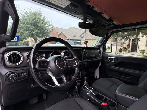Used 2019 Jeep Wrangler Unlimited Sahara AWD/4WD image 13