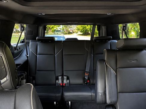 Used 2023 Cadillac Escalade ESV Premium Luxury AWD/4WD image 9