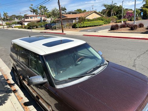 Used 2009 Ford Flex Limited FWD image 2
