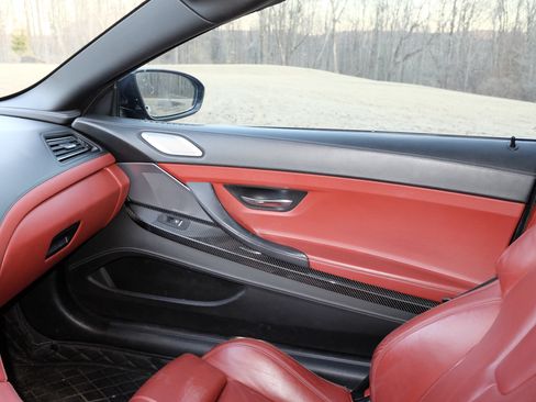Used 2016 BMW M6 Convertible image 22