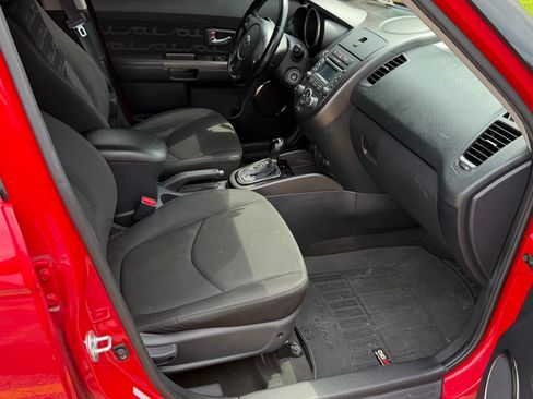Used 2013 Kia Soul + FWD image 17