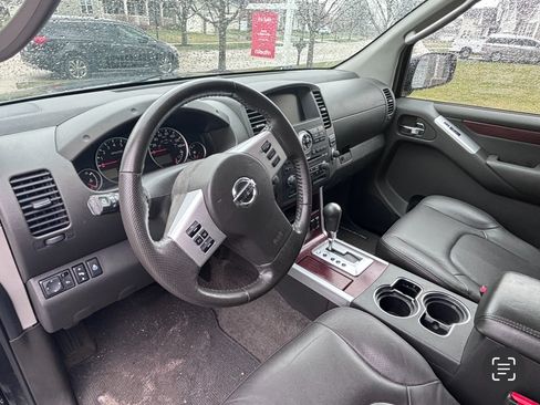 Used 2012 Nissan Pathfinder LE image 10