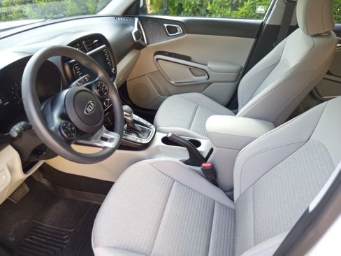 Used 2021 Kia Soul S FWD image 11