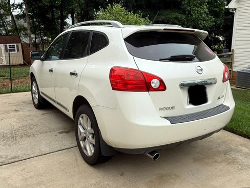 Used 2011 Nissan Rogue SV w/ SL Pkg AWD/4WD image 2