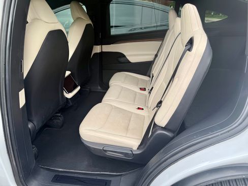 Used 2022 Tesla Model X image 10
