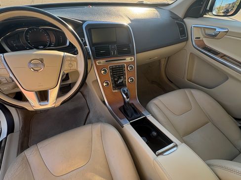 Used 2015 Volvo XC60 T5 w/ Proximity Package image 12