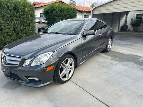 Used 2011 Mercedes-Benz E 550 Coupe image 2
