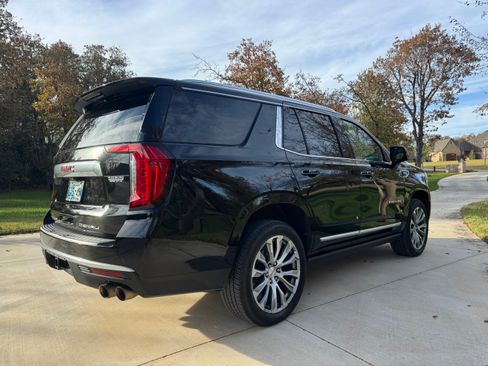 Used 2021 GMC Yukon Denali w/ Denali Premium Package image 10