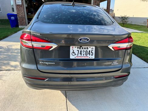 Used 2020 Ford Fusion SE FWD image 5