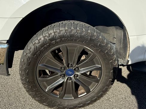 Used 2017 Ford F150 XLT w/ Equipment Group 302A Luxury AWD/4WD image 5