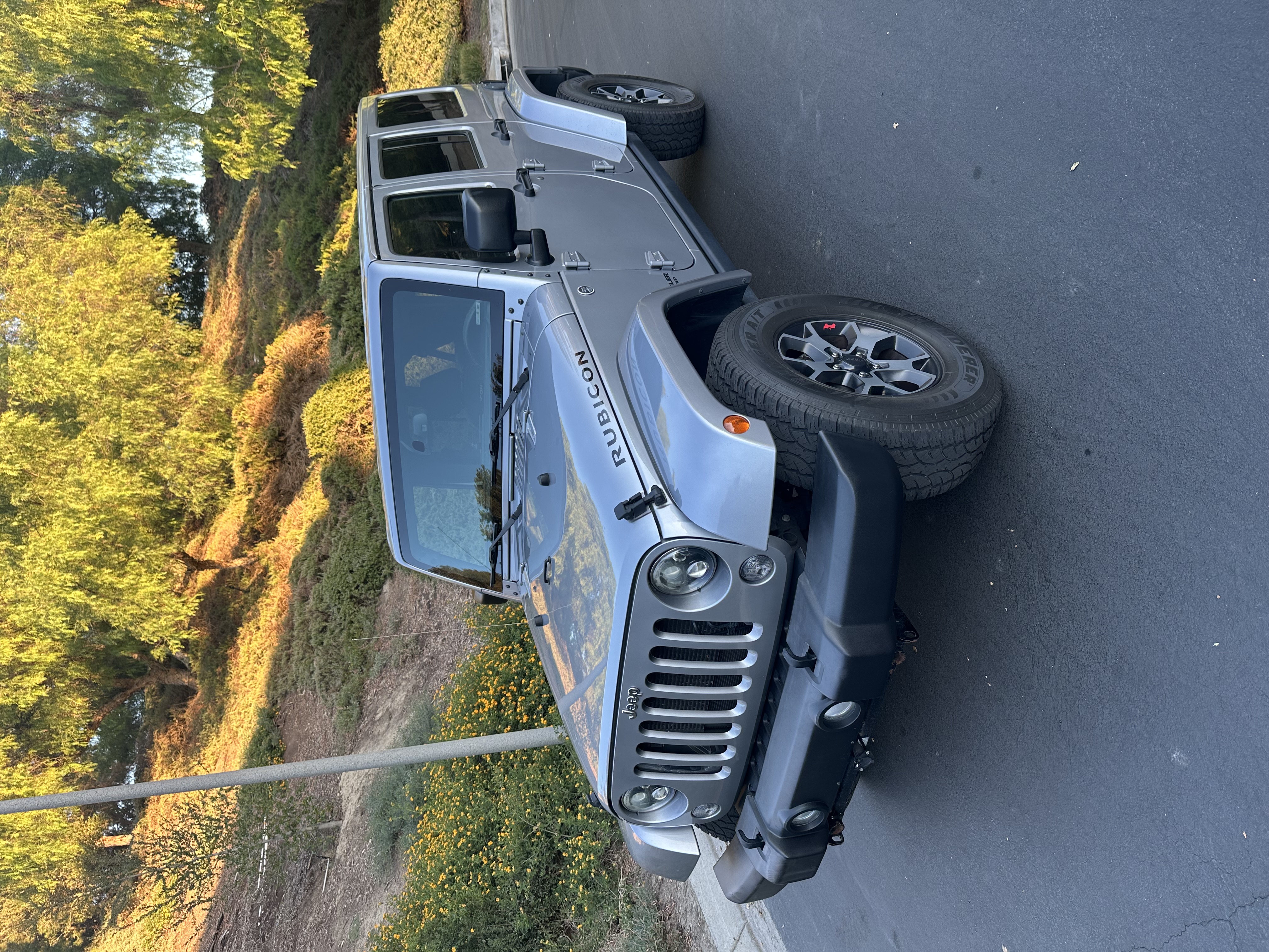 Used 2015 Jeep Wrangler Unlimited Rubicon w/ Connectivity Group AWD/4WD image 13