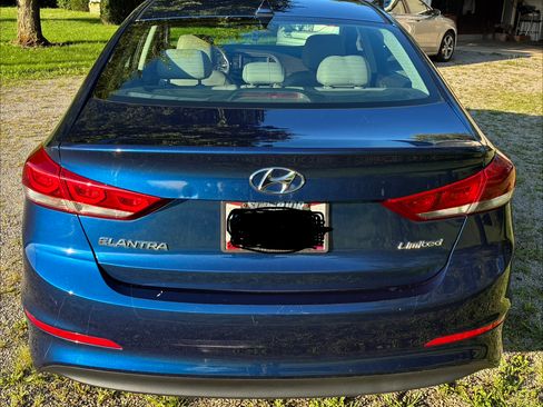 Used 2017 Hyundai Elantra Limited w/ Limited Tech Package 04 FWD image 8