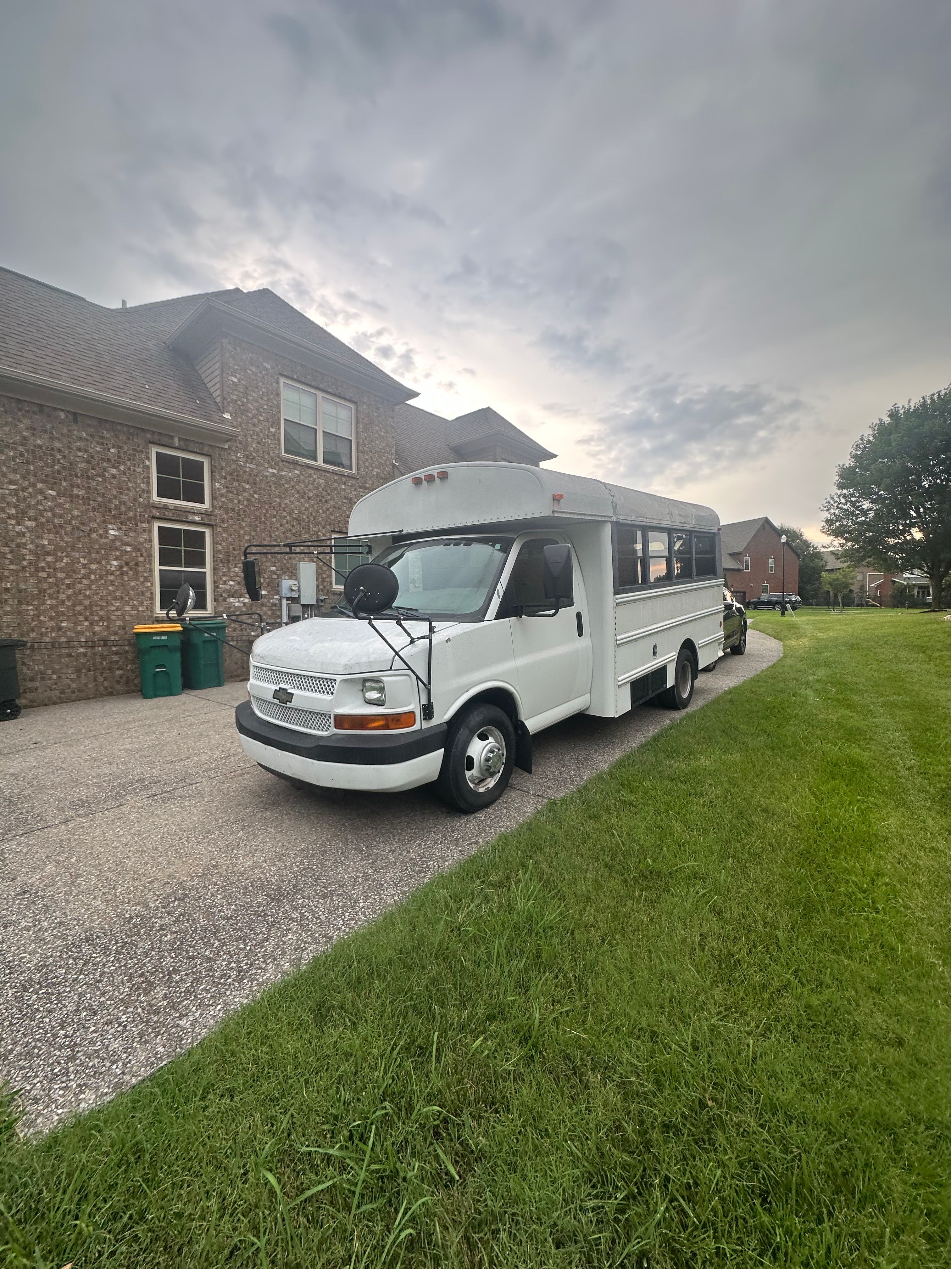 Used 2007 Chevrolet Express 3500 w/ School Bus Package RWD image 2