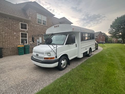Used 2007 Chevrolet Express 3500 w/ School Bus Package RWD image 2
