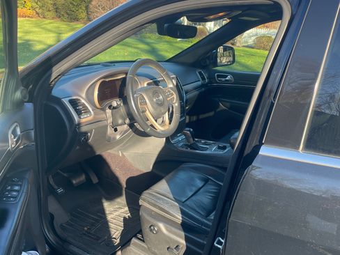 Used 2017 Jeep Grand Cherokee Limited w/ Luxury Group II image 10