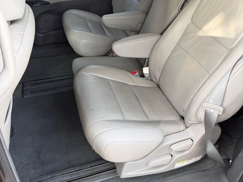 Used 2015 Toyota Sienna XLE w/ XLE Navigation Package FWD image 9