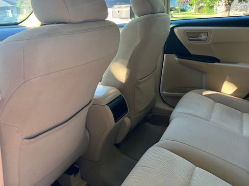 Used 2015 Toyota Camry LE w/ Moonroof Package FWD image 14