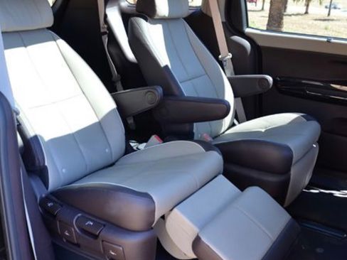 Used 2015 Kia Sedona SX Limited image 9