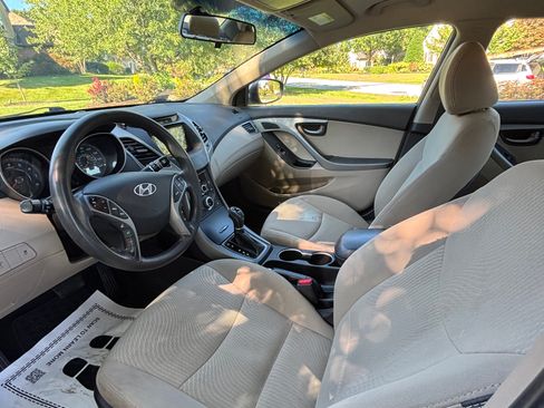 Used 2014 Hyundai Elantra SE w/ Option Group 02 image 10