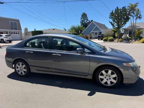 Used 2010 Honda Civic LX image 1