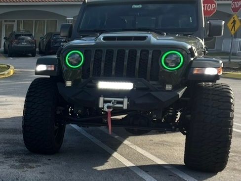 Used 2023 Jeep Gladiator Sport image 1