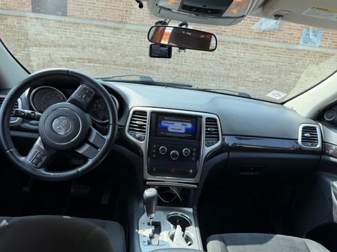 Used 2013 Jeep Grand Cherokee Laredo w/ Laredo E Group AWD/4WD image 8