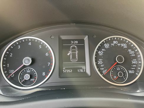 Used 2016 Volkswagen Tiguan S image 9