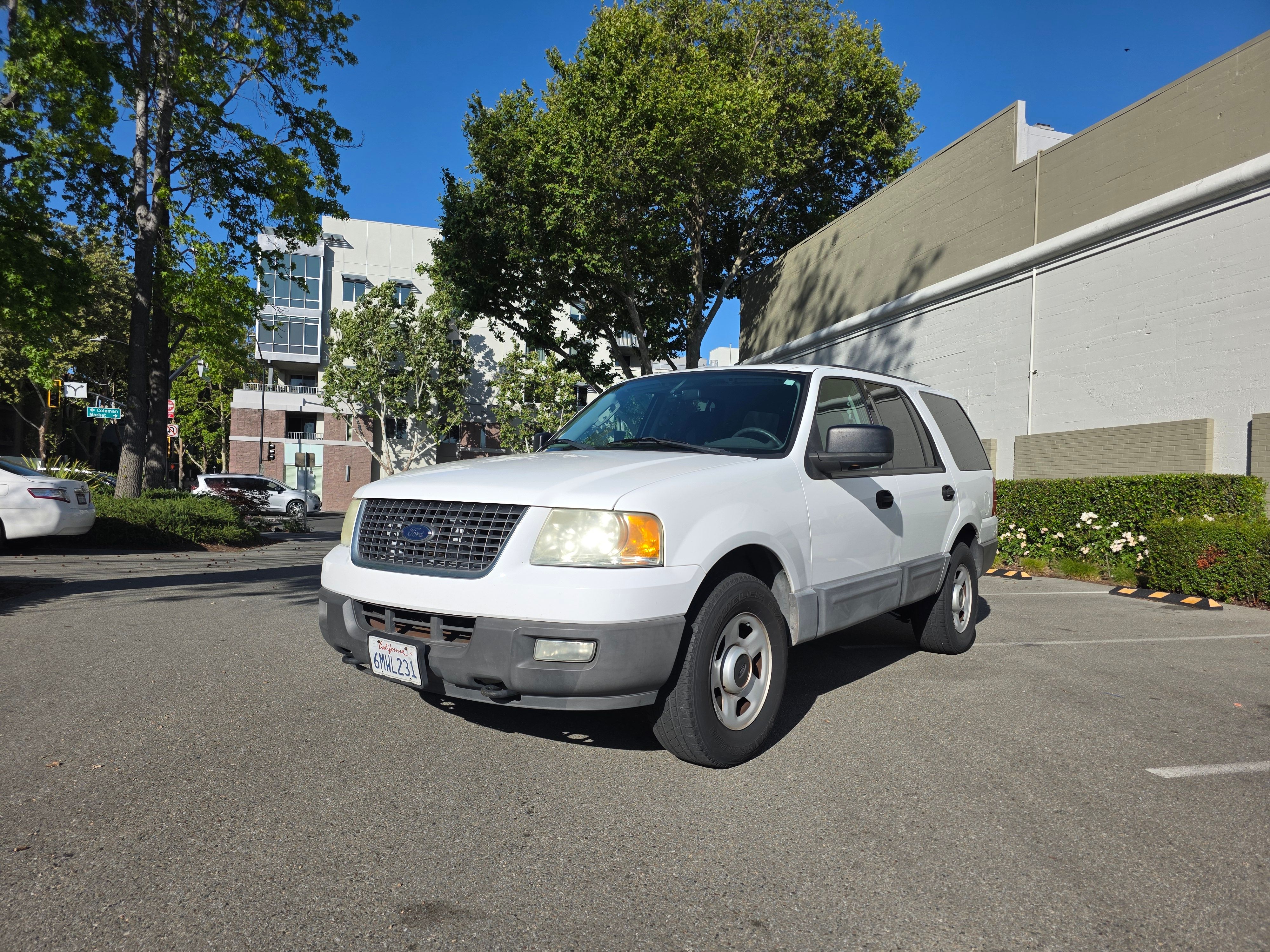 Used 2004 Ford Expedition XLT AWD/4WD image 2
